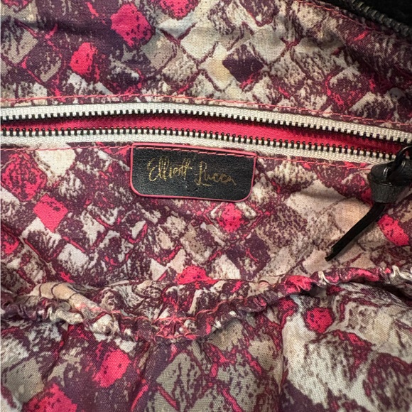 Elliott Lucca Stylish Black Leather Tote Bag - Picture 8 of 12